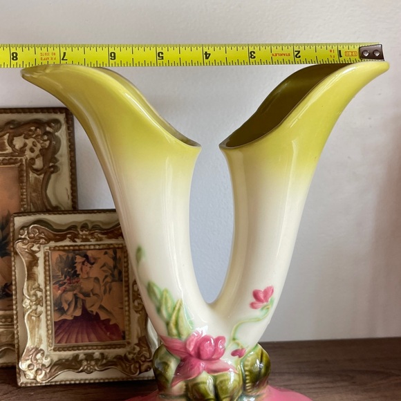 Hull pottery woodland double flower vase - Picture 9 of 12